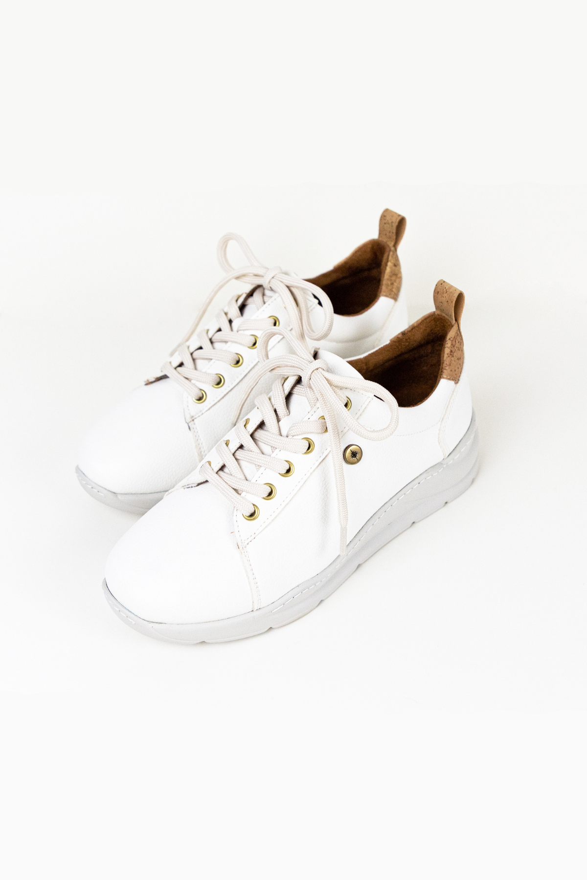 Vegan white top leather sneakers